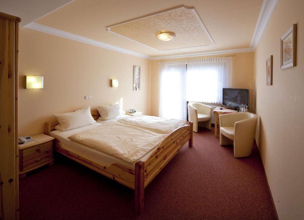 Landgasthof - Hotel Zum Stern Linden  Bilik gambar